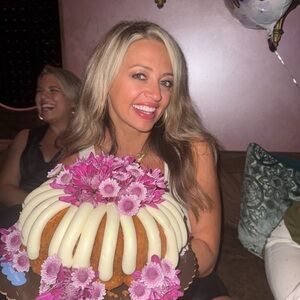 Meet your Posher, Roselee